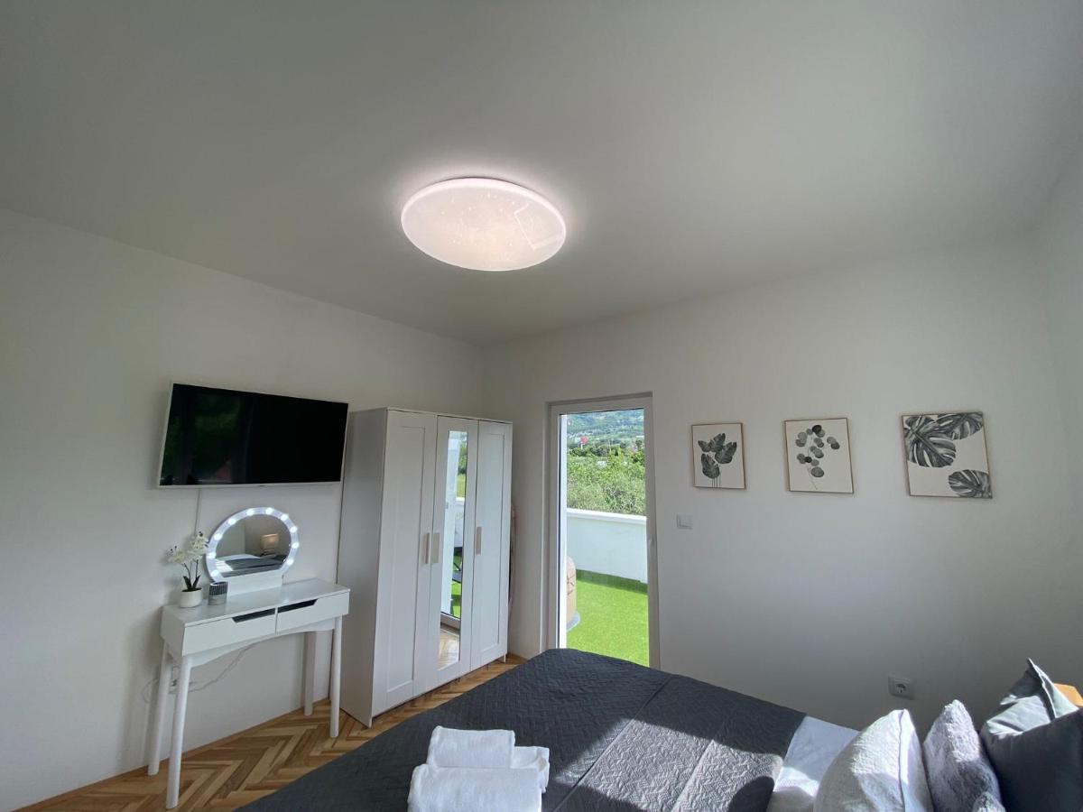 Apartment Milena Kastela Mit Whirlpool Exterior foto