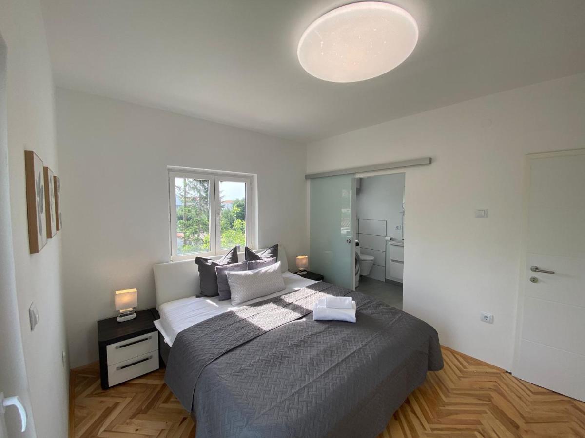 Apartment Milena Kastela Mit Whirlpool Exterior foto