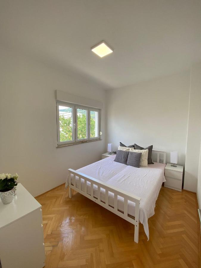 Apartment Milena Kastela Mit Whirlpool Exterior foto